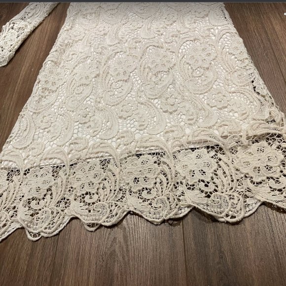 woman's lace dress, size small, high quality - Picture 4 of 5